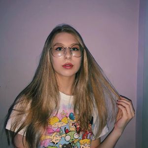 Meet your Posher, Chloe